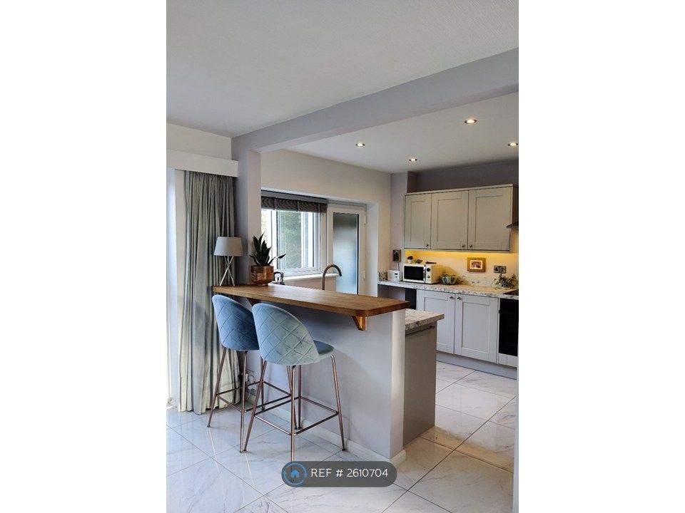 Property photo 3 of 15 Breakfast Bar