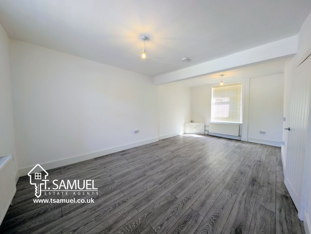 Property photo 3 of 26 Living Room
