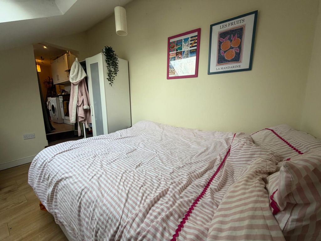 Property photo 3 of 4 Ef6005E8-12F3-4ee6-8d7F-c593864Fc95c