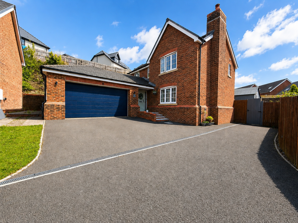 Property photo 1 of 35 Fa0B2215-Bd04-44A2-BAE5-B944B6A0392C