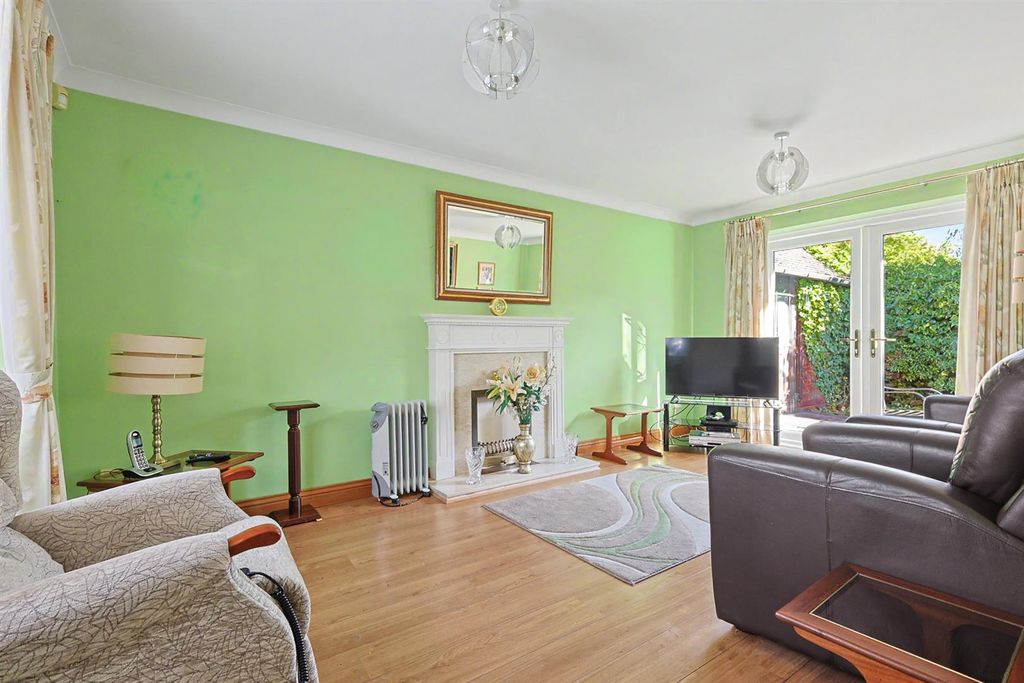 Property photo 3 of 11