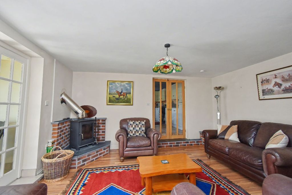 Property photo 3 of 32
