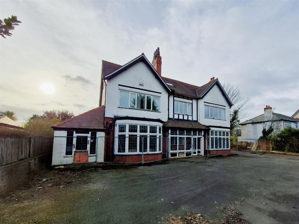 Property photo 2 of 21 000 Exterior B.Jpg