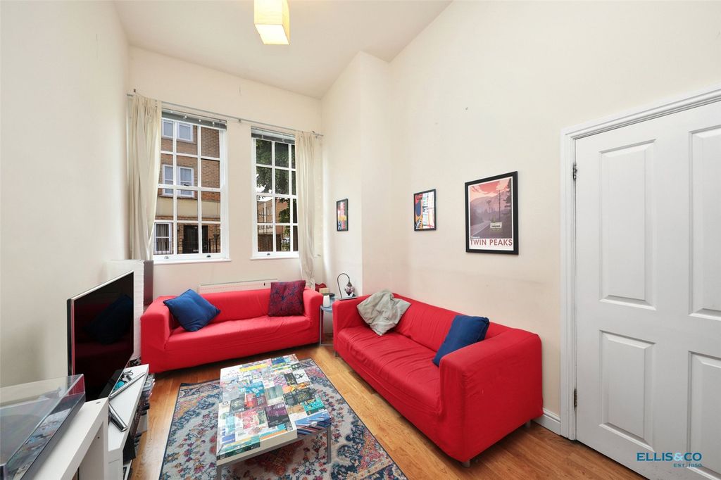 Property photo 2 of 21 Picture No. 15