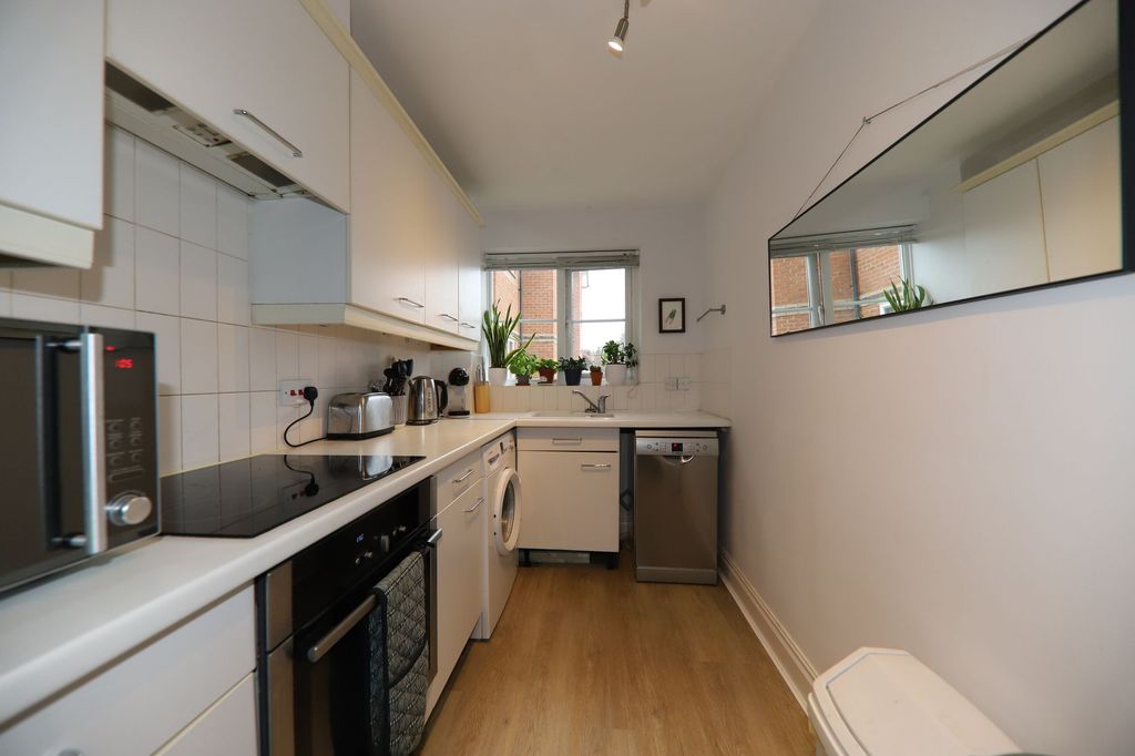 Property photo 2 of 9 Kitchen