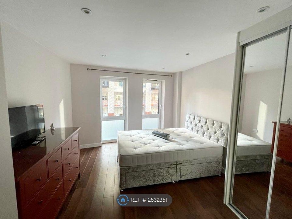 Property photo 3 of 10 Master Bedroom