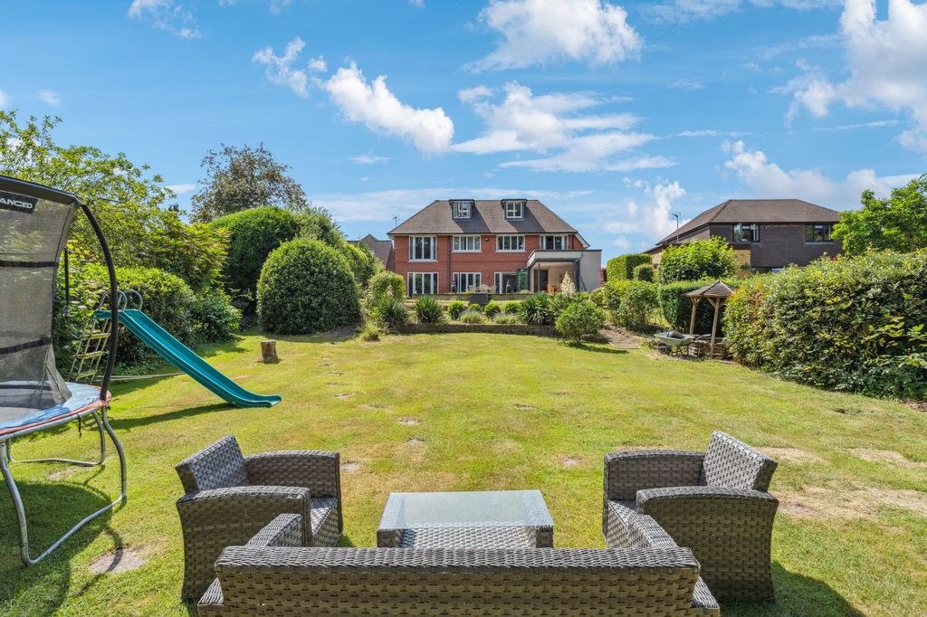 Property photo 2 of 32