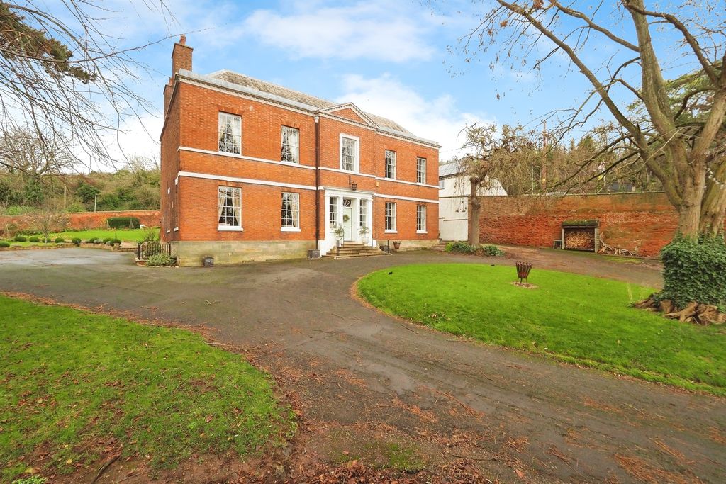 Property photo 1 of 20