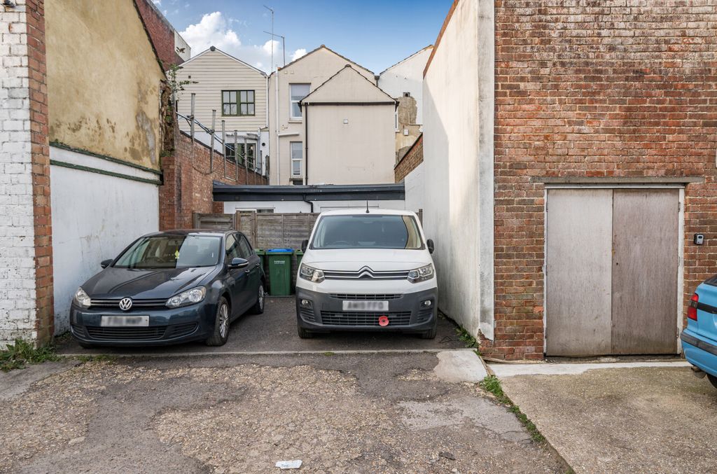 Property photo 2 of 11 1433397-26-69c188...