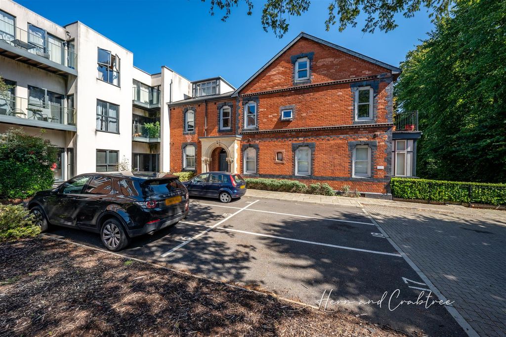 Property photo 1 of 20 The Lindens, Pontcanna, Herncrabtree (1).Jpg