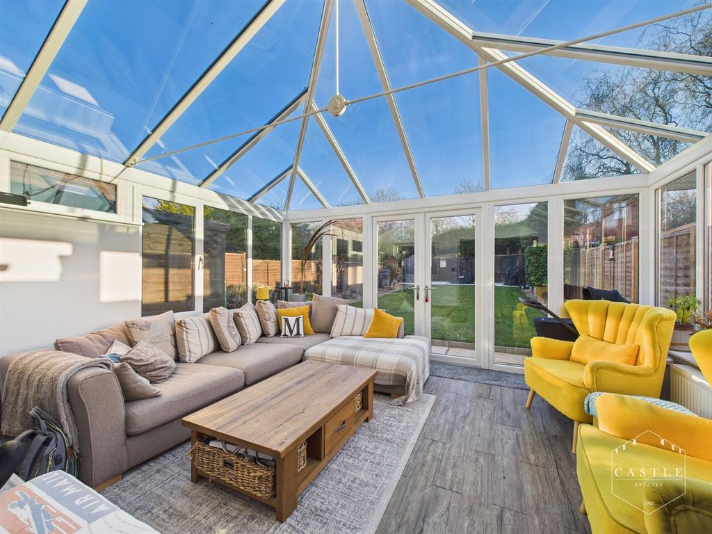 Property photo 3 of 20 Conservatory