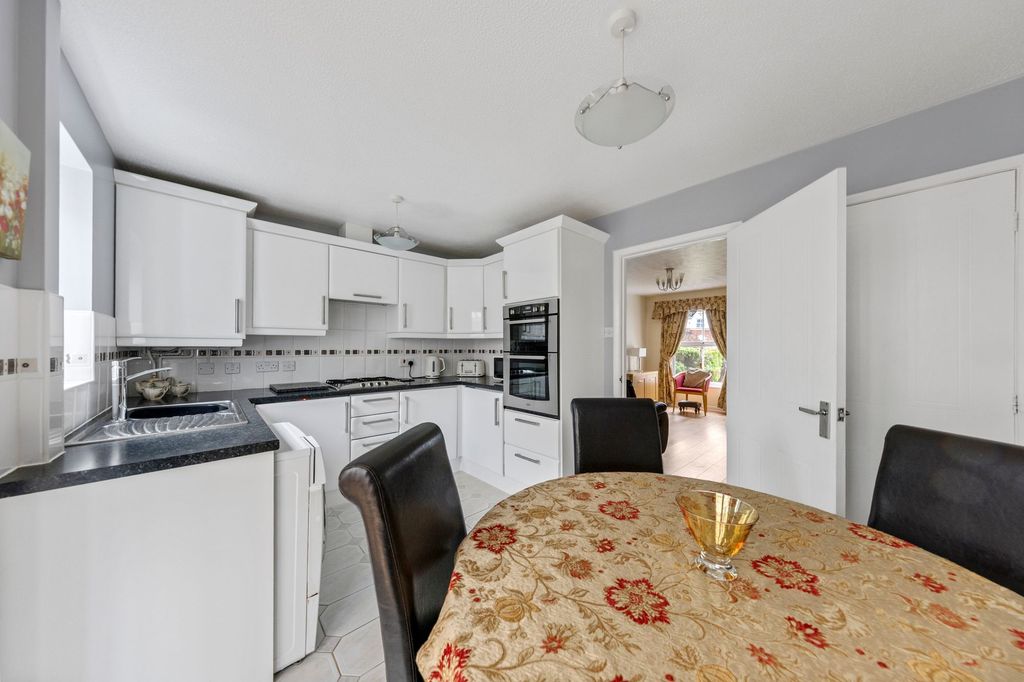 Property photo 2 of 23