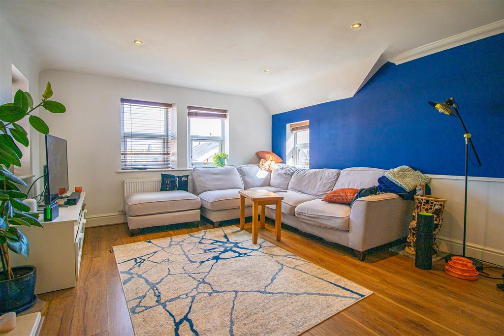 Property photo 2 of 8 Reception