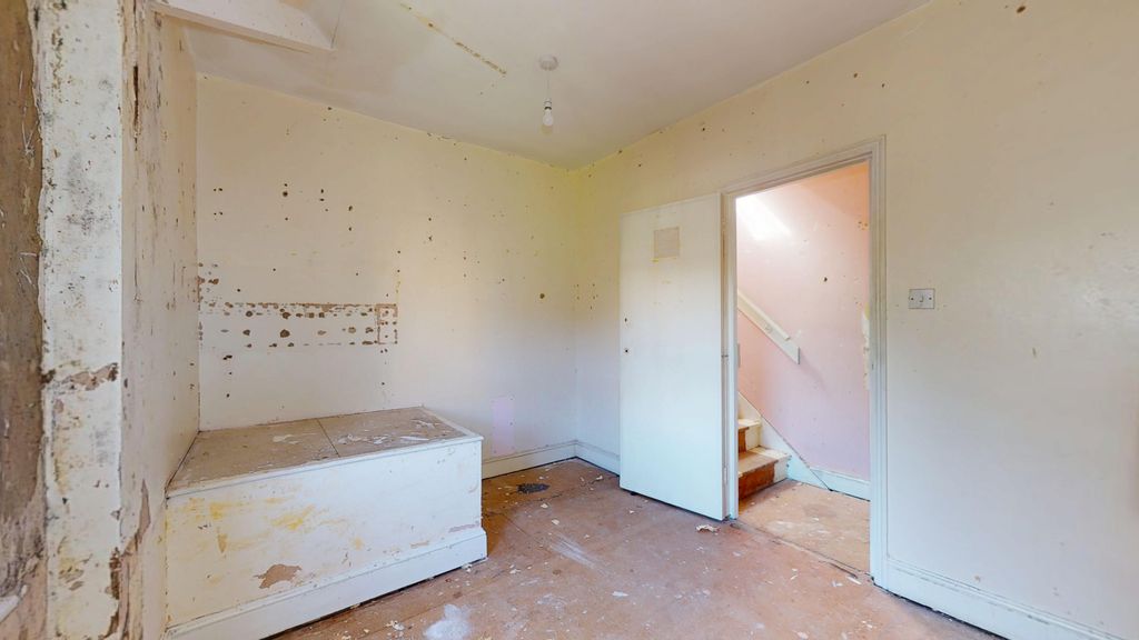 Property photo 2 of 15 Flat C, 1 Linthorpe Road, Stamford Hill, London, N16 5Re