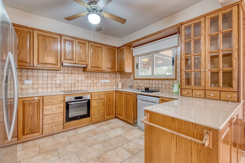 Property photo 3 of 32 Kitchen