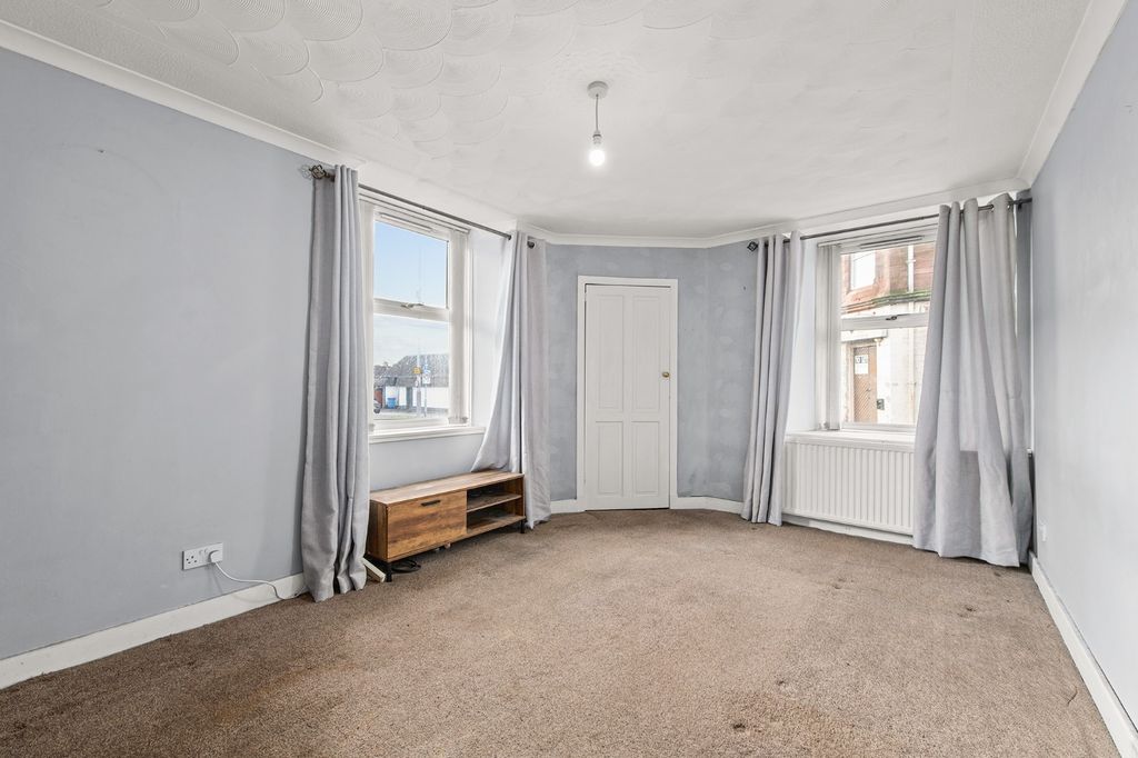 Property photo 2 of 19 4980073