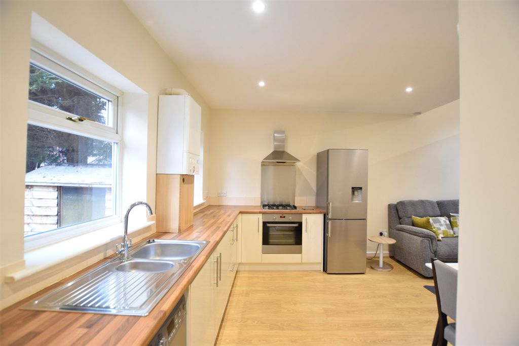 Property photo 2 of 9 Kitchen