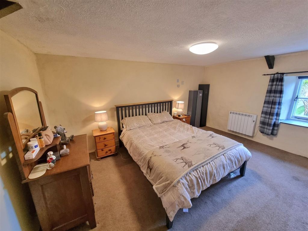 Property photo 3 of 17 Bed 1.Jpg