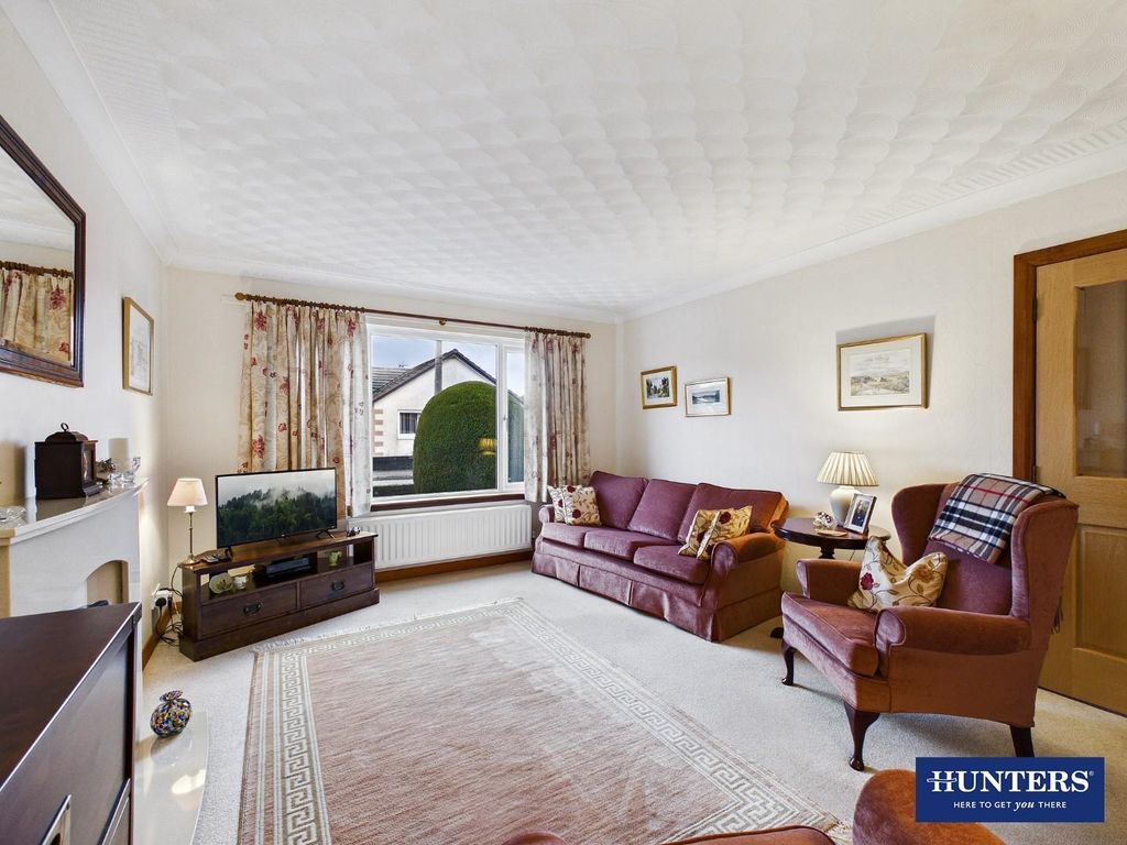 Property photo 3 of 18 Living Room