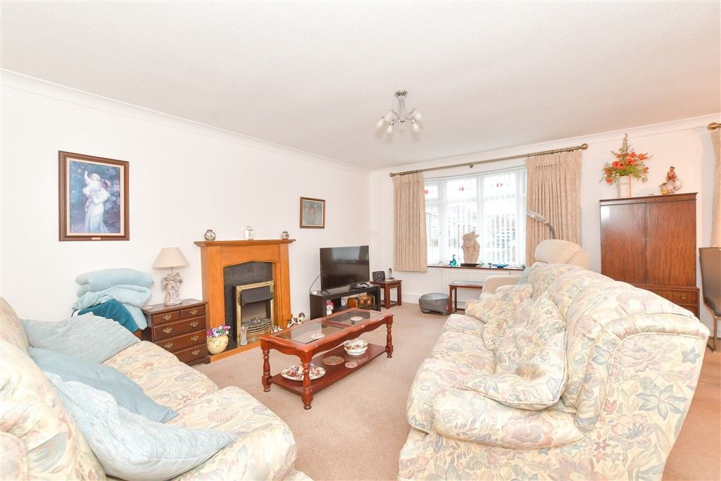 Property photo 2 of 13 Lounge