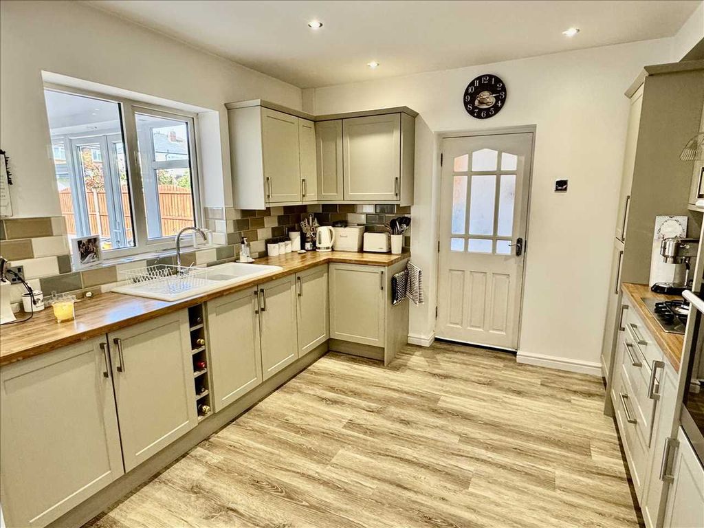 Property photo 3 of 14 Dining Room / Kitchen