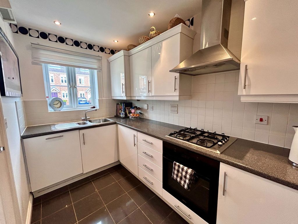 Property photo 2 of 27