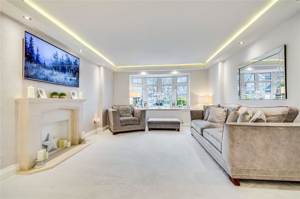 Property photo 2 of 21 Lounge