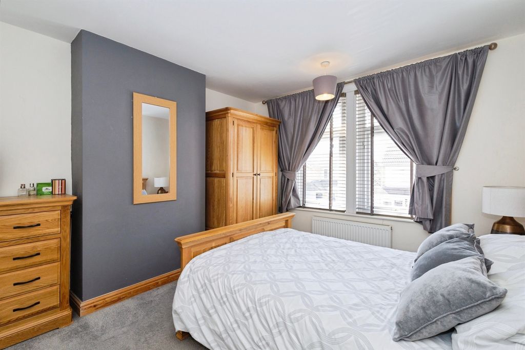 Property photo 3 of 15