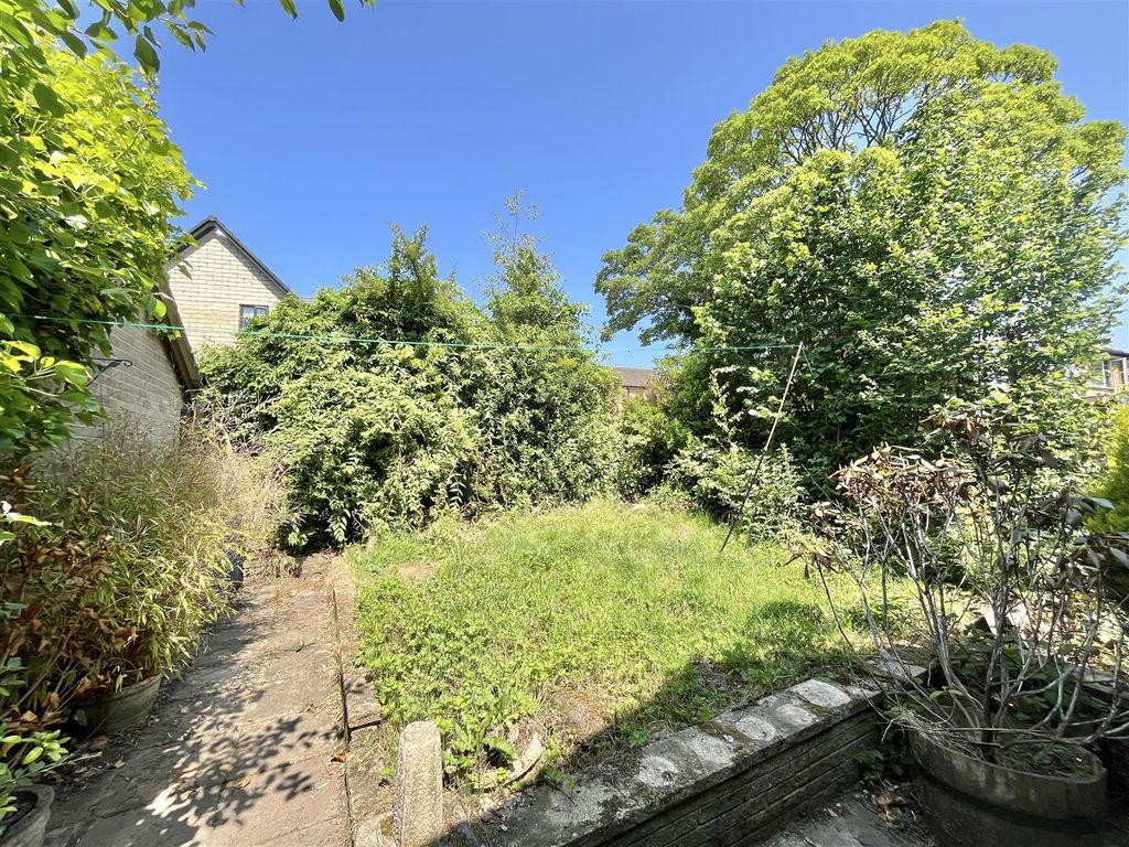 Property photo 2 of 9 Gardens