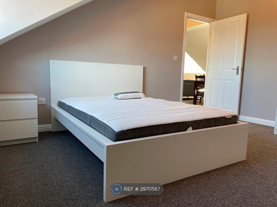 Property photo 3 of 10 Bedroom 1