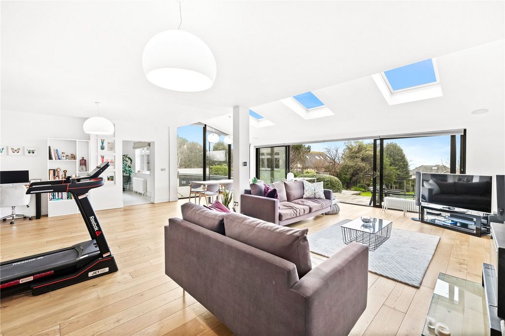 Property photo 3 of 37 Picture No. 27