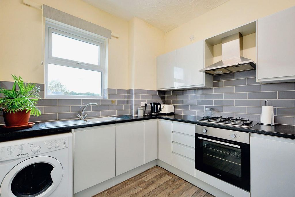 Property photo 3 of 8 Kitchen.Jpg