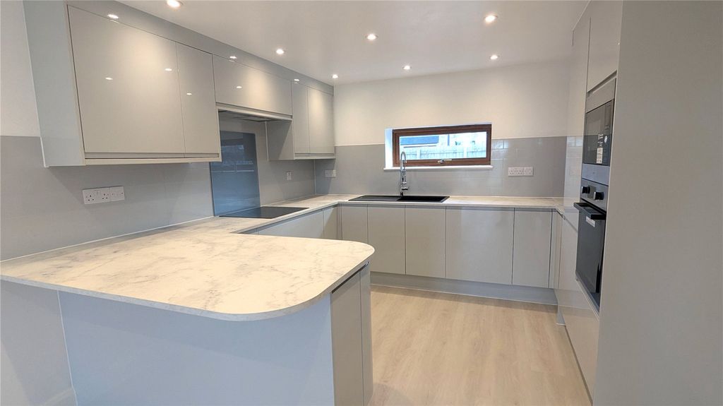 Property photo 3 of 18 Picture No. 15