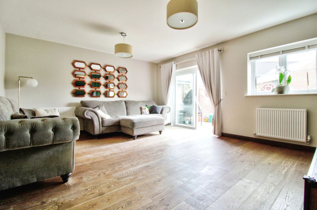 Property photo 2 of 17 Lounge 1