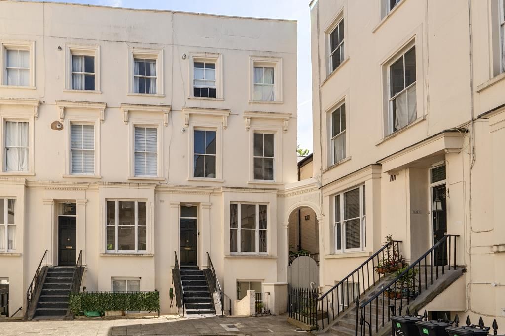Property photo 1 of 17 External View