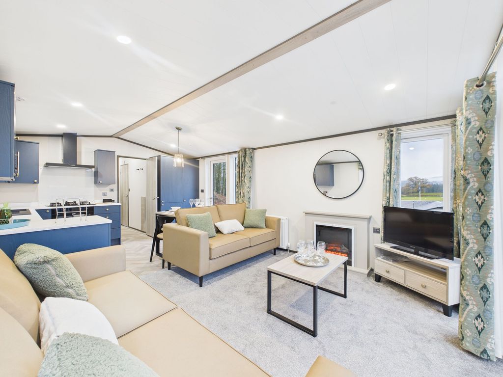 Property photo 3 of 21 Living Room