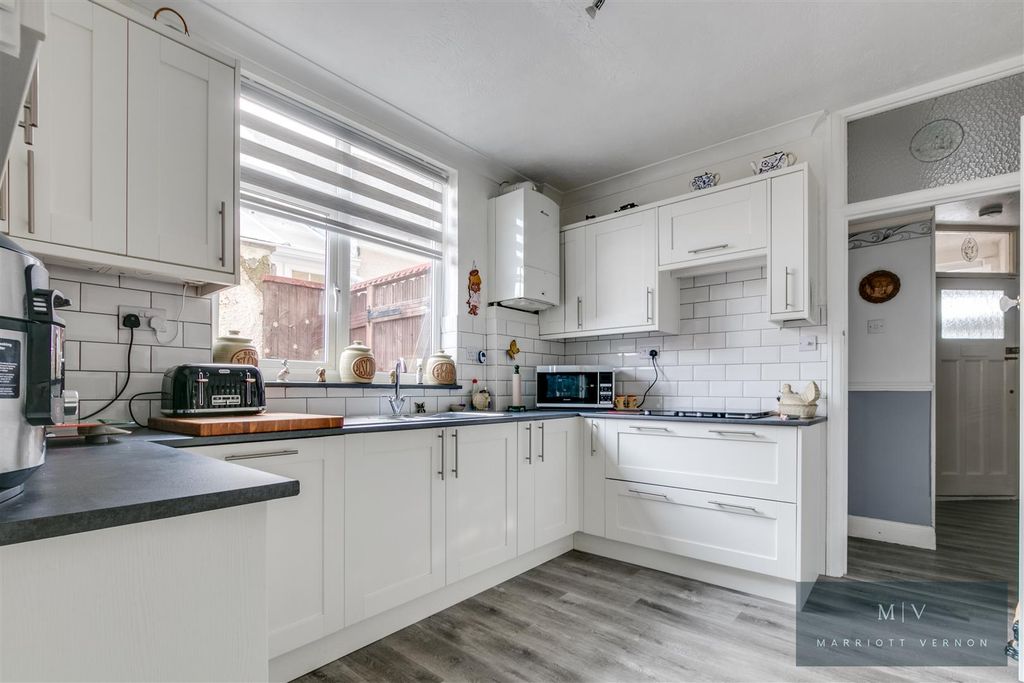 Property photo 3 of 20 Woodmere Close 14 MV-1.Jpg