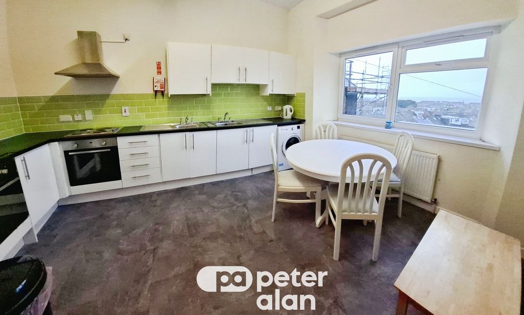 Property photo 2 of 10 Balcony