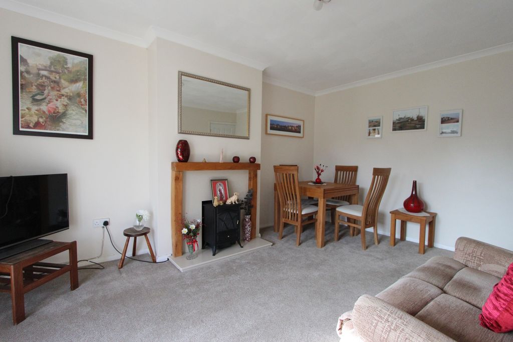 Property photo 3 of 14 Living / Dining Room