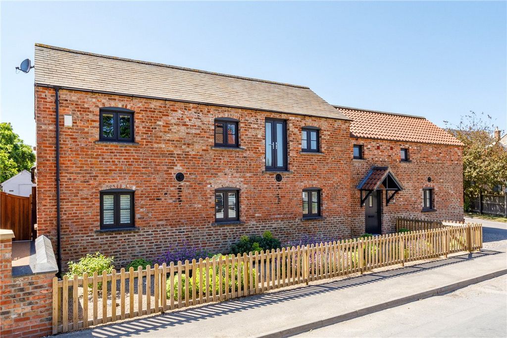 Property photo 2 of 33 Picture No. 58