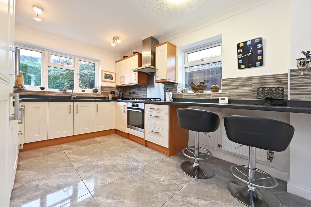 Property photo 3 of 33 Kitchen