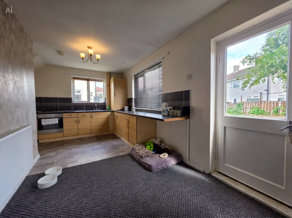 Property photo 3 of 11 Kitchen