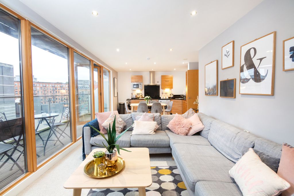 Property photo 2 of 25