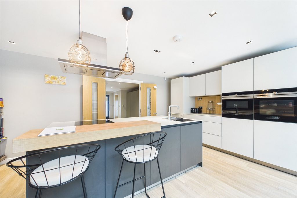 Property photo 3 of 15 Picture No. 37