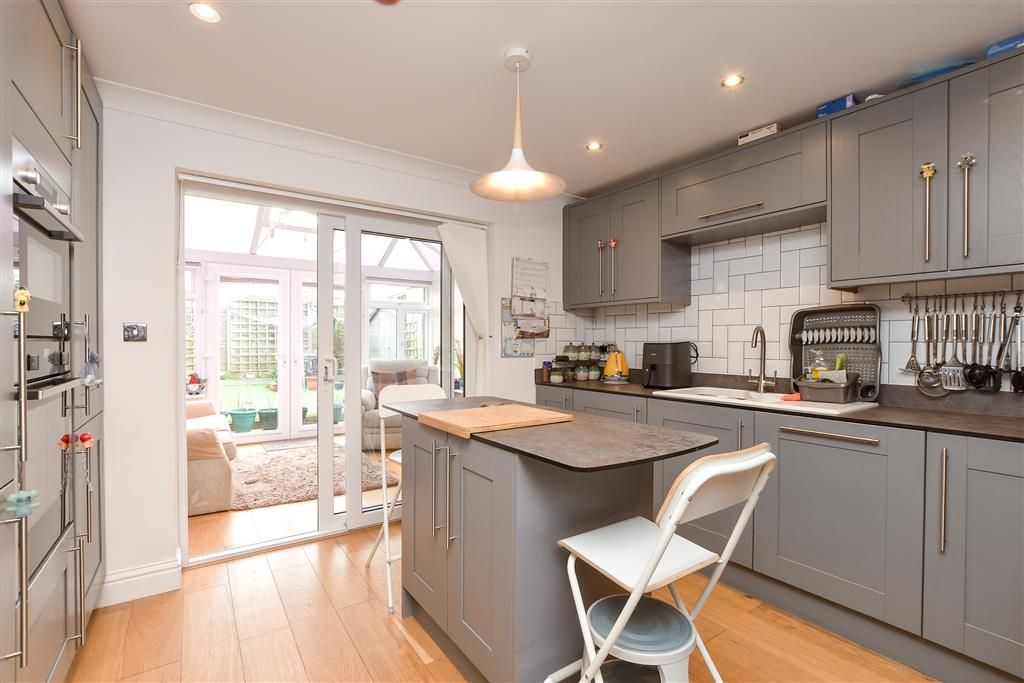 Property photo 3 of 11 Kitchen/Breakfast Room