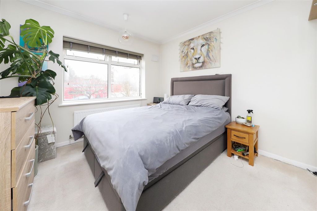 Property photo 3 of 9 Bedroom