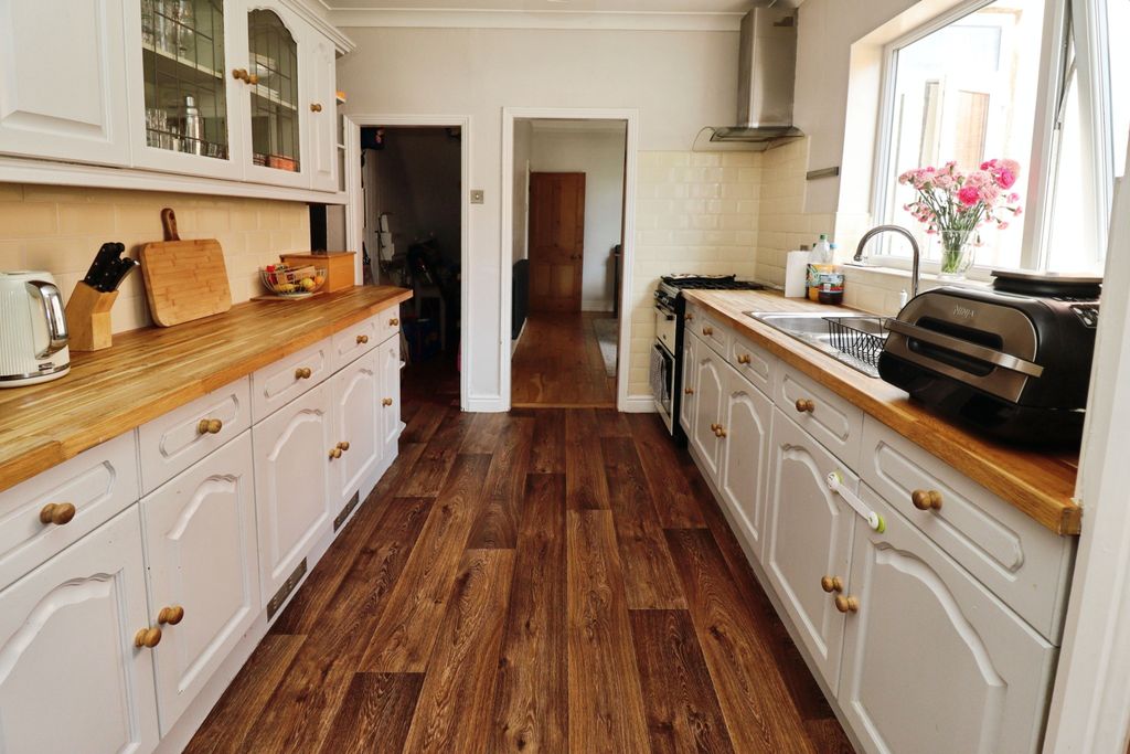 Property photo 2 of 25