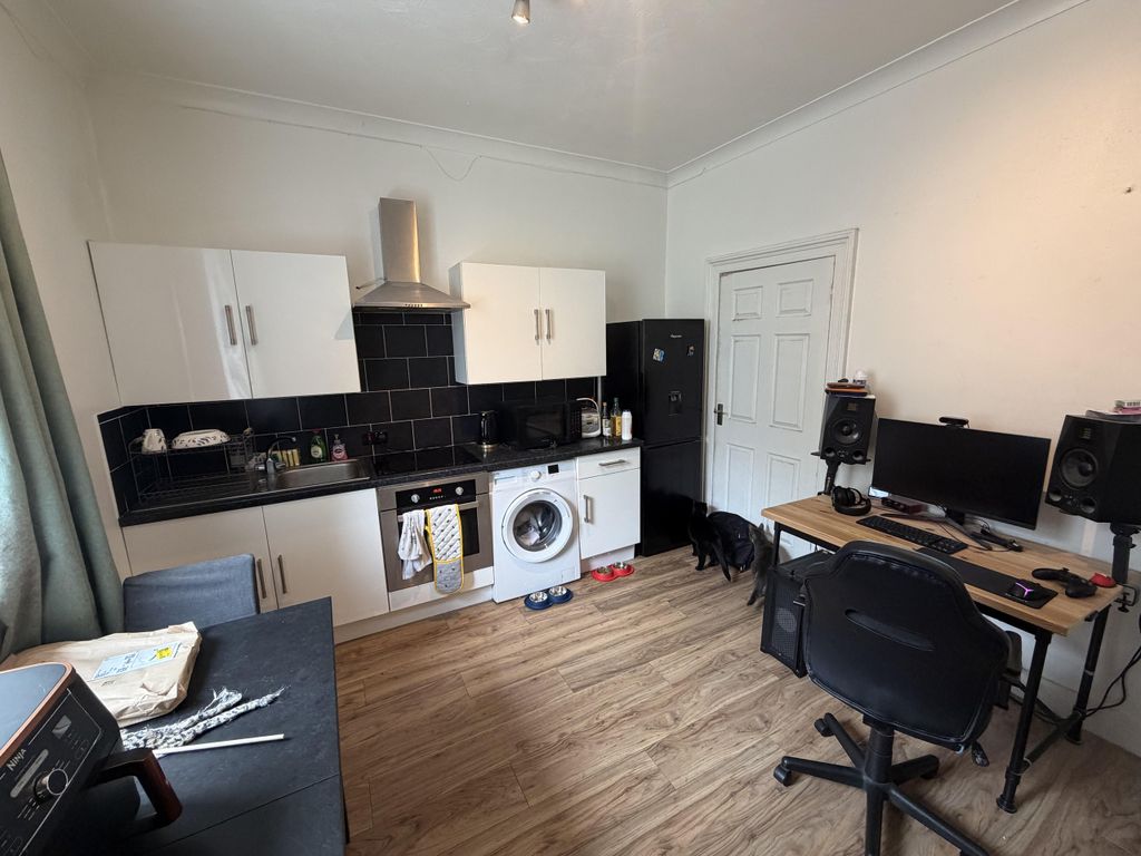 Property photo 3 of 10 3