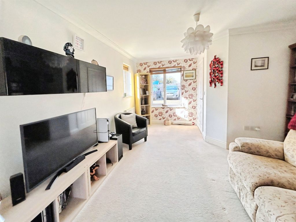 Property photo 3 of 24