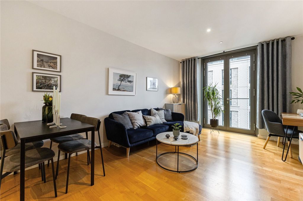 Property photo 1 of 17 Reception